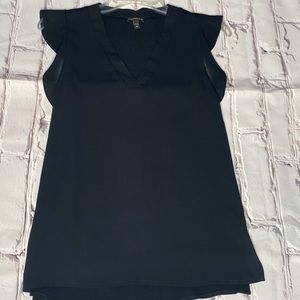 Express. XS blouse. Color black.